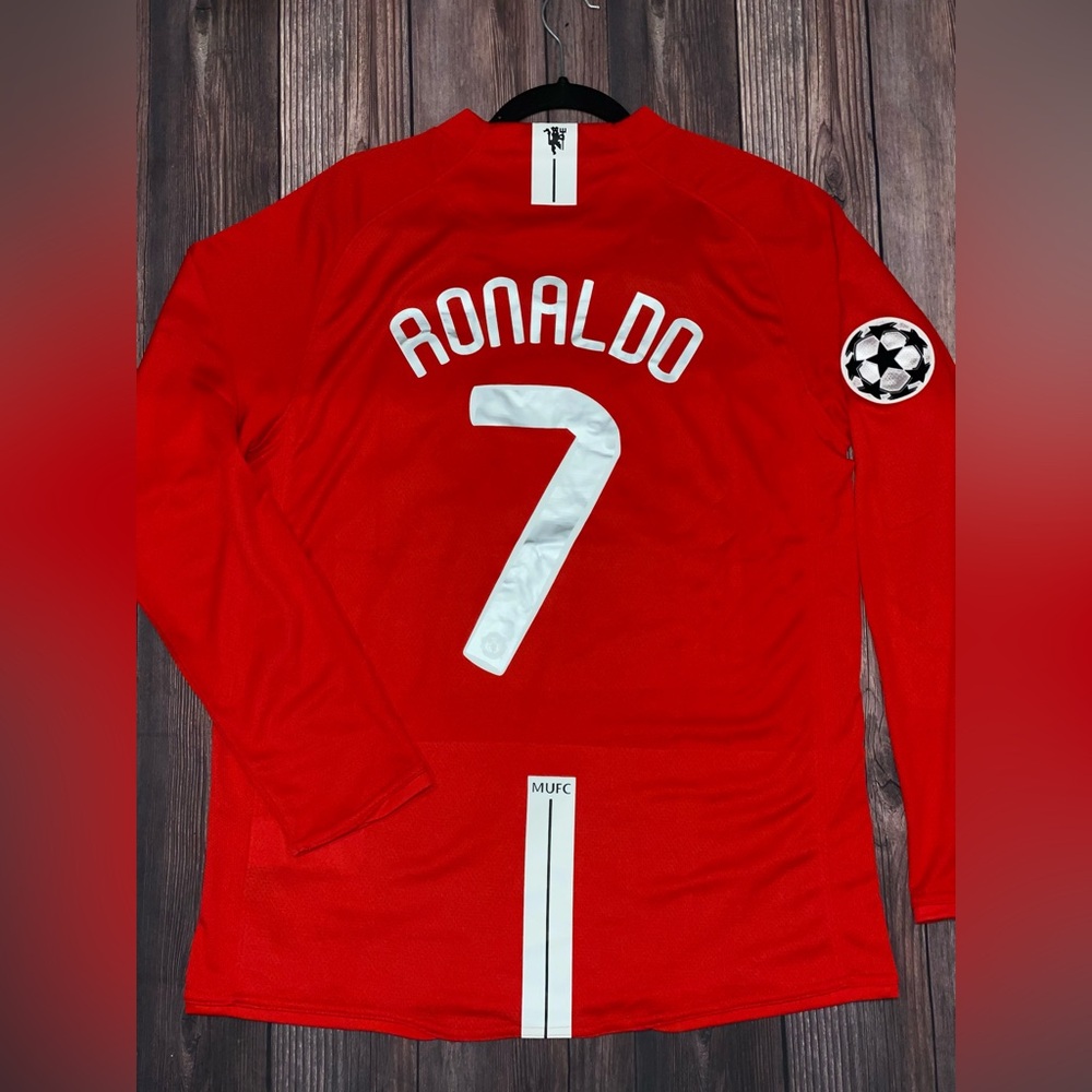 Ronaldo Manchester United 2008 Jersey - Picture 2 of 8